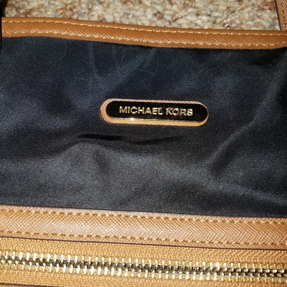 Purse - Picture 2 of 3